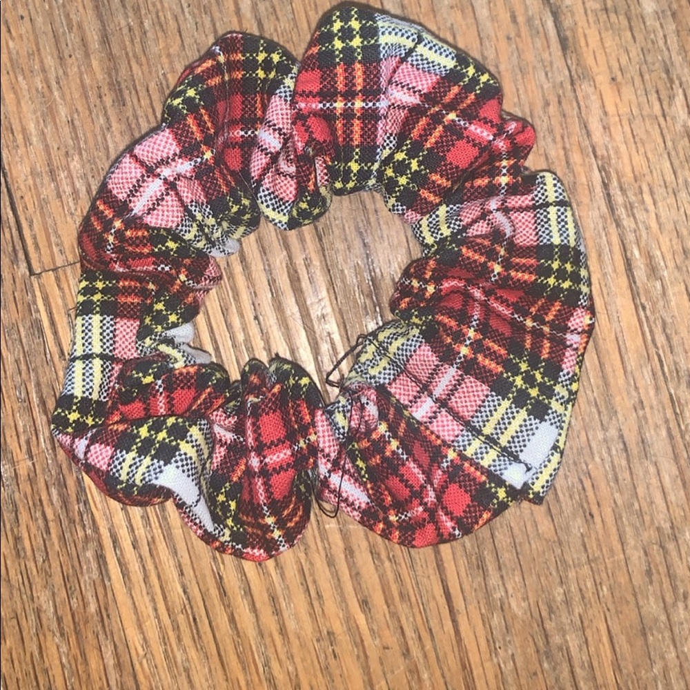 red white plaid scrunchie